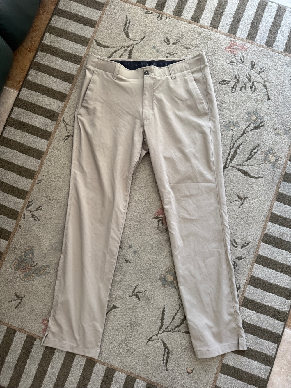 Under Armour Men's Khaki Golf/work pants. Size 36x32